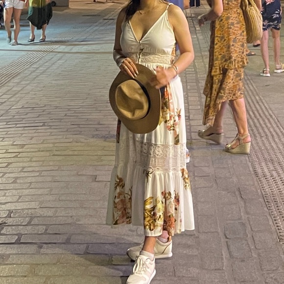 Hello Molly floral and lace maxi dress - Picture 11 of 13